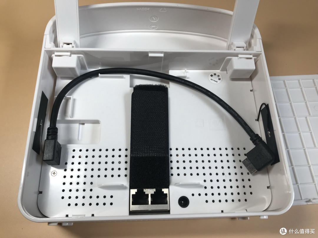 这个相框能上网还能备份:袋鼠云路由 DSR1 1200M 路由器