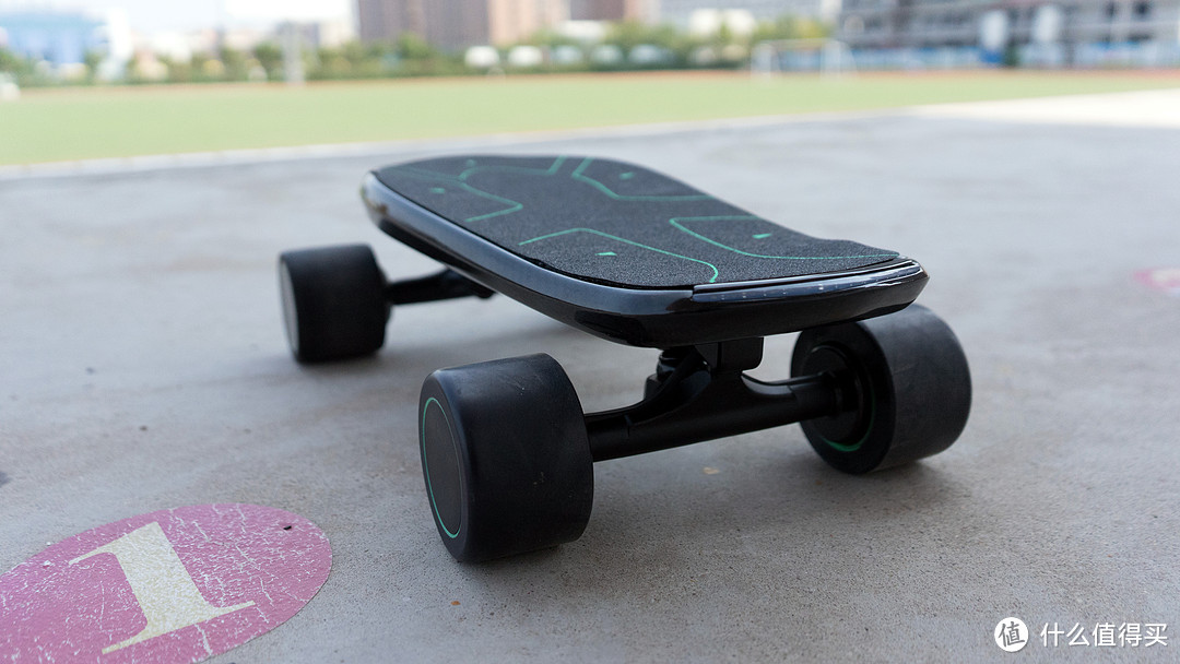 年轻人的第一块智能滑板——胡桃科技 SPECTRA Pro AI智能体感电动滑板