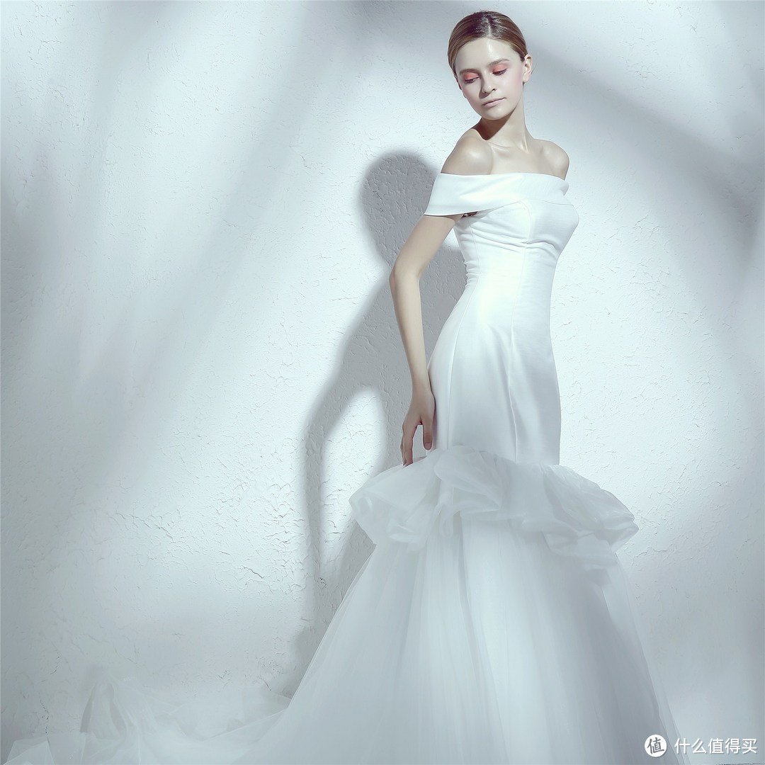 张馨予选的婚纱和她选的老公一样棒！