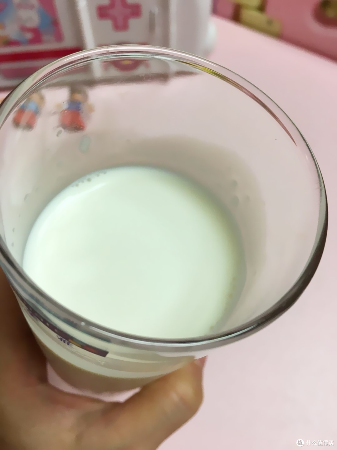 进口牛奶的又一选择——柏菲兰出牛奶1L装轻测