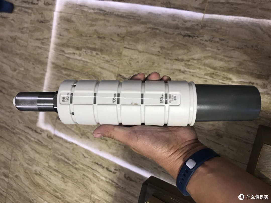 这一头是在下面的，整体很沉重很扎实的感觉，做工在我这外行来看很不错了。
