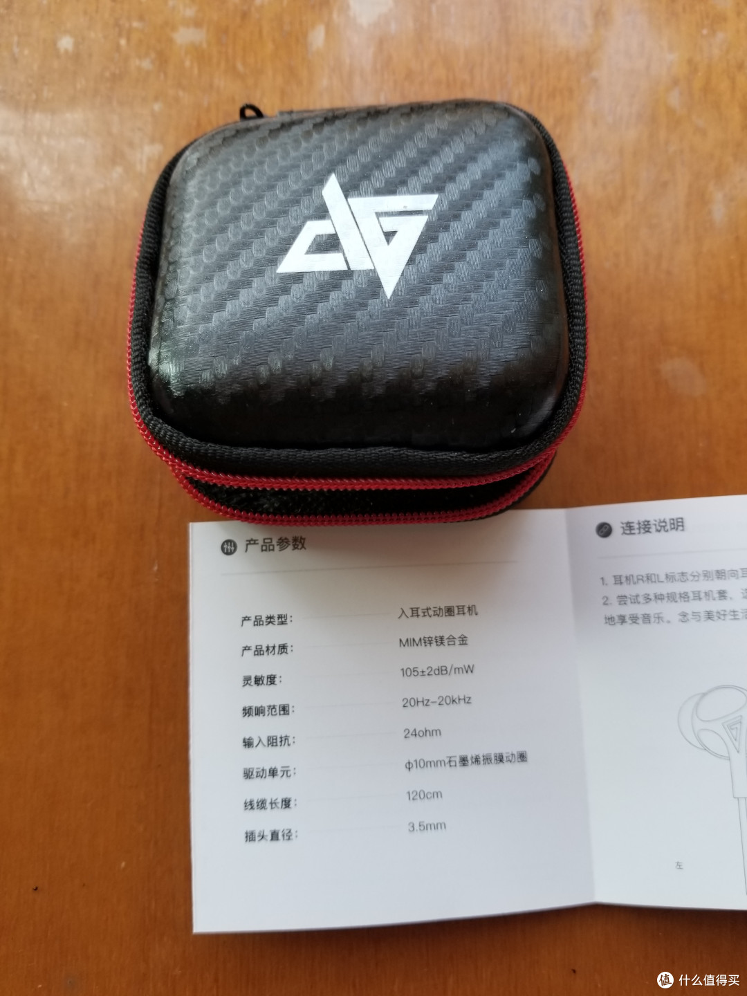 充斥着浓郁后现代重金属北欧风格的徕声 F200 入耳式动圈耳机