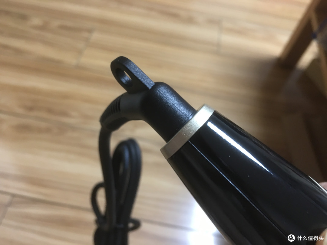 看看抠脚大汉是怎么评测修脚器和直发器的