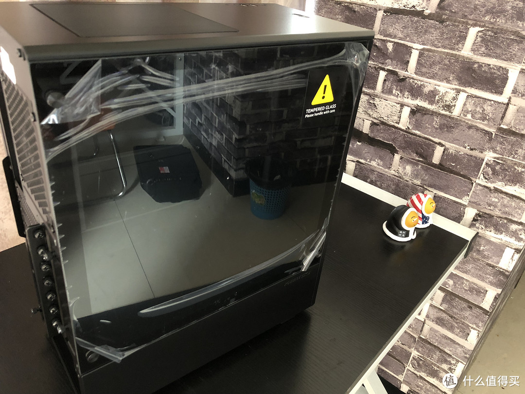 PHANTEKS 追风者 P300 硬件搬家实录：机箱小评一波