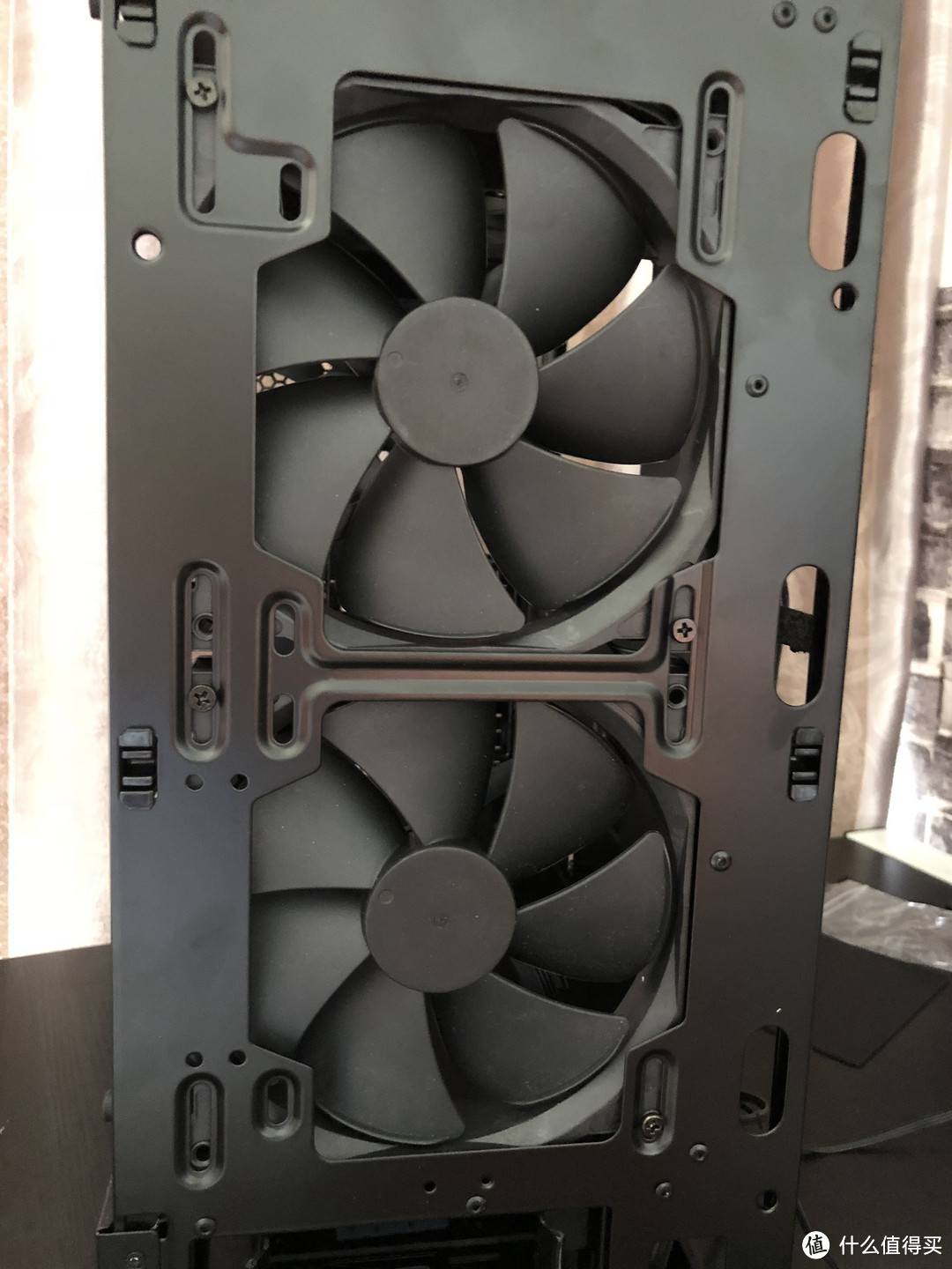 PHANTEKS 追风者 P300 硬件搬家实录：机箱小评一波