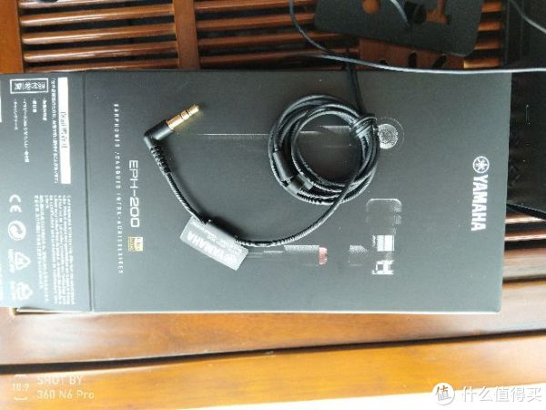 插头做工不错，线材粗细适中，软硬适中。