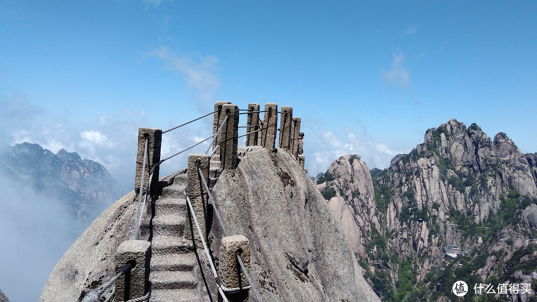 爬天都峰鲫鱼背的图片图片