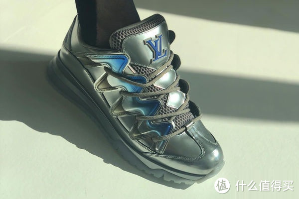 拯救你无聊的审美 丑过老爹鞋的Trail Sneaker