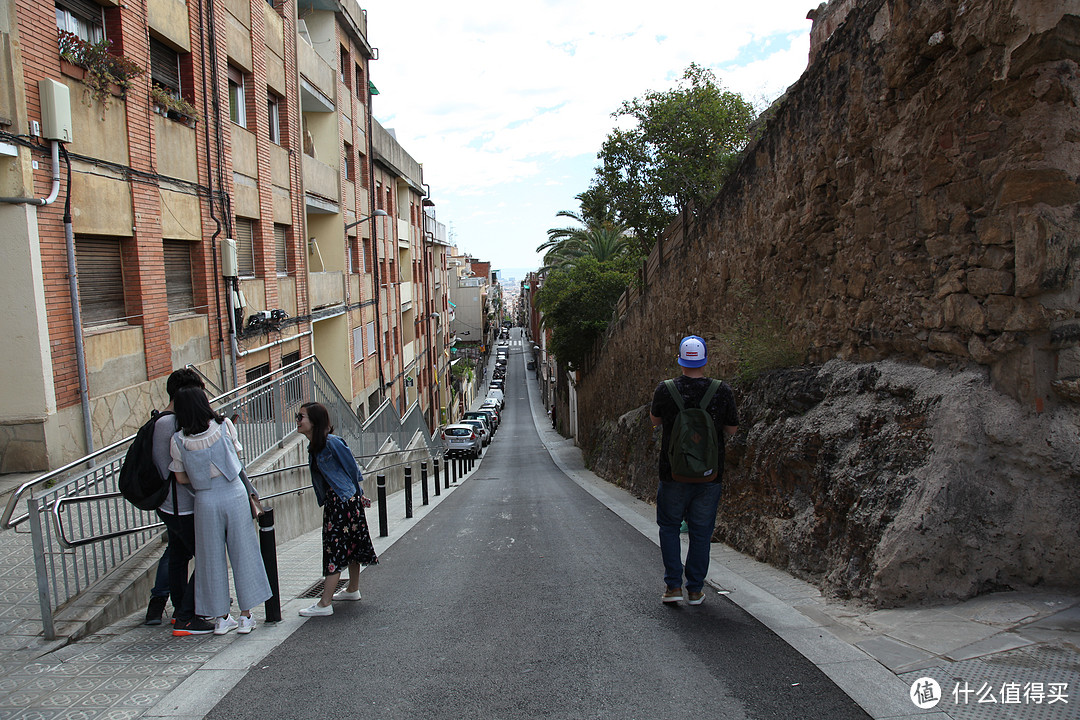 道路还比较有意思，我们走了一条没什么人的路，碰到几个国人，不过他们没走这条路，就拍了下照片。