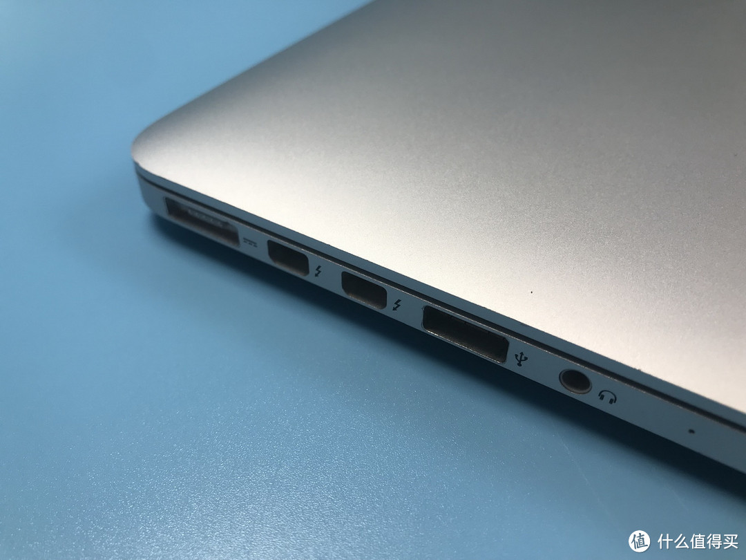 Macbook生产力的好搭配：Apple 雷雳 VGA & 千兆以太网转接器