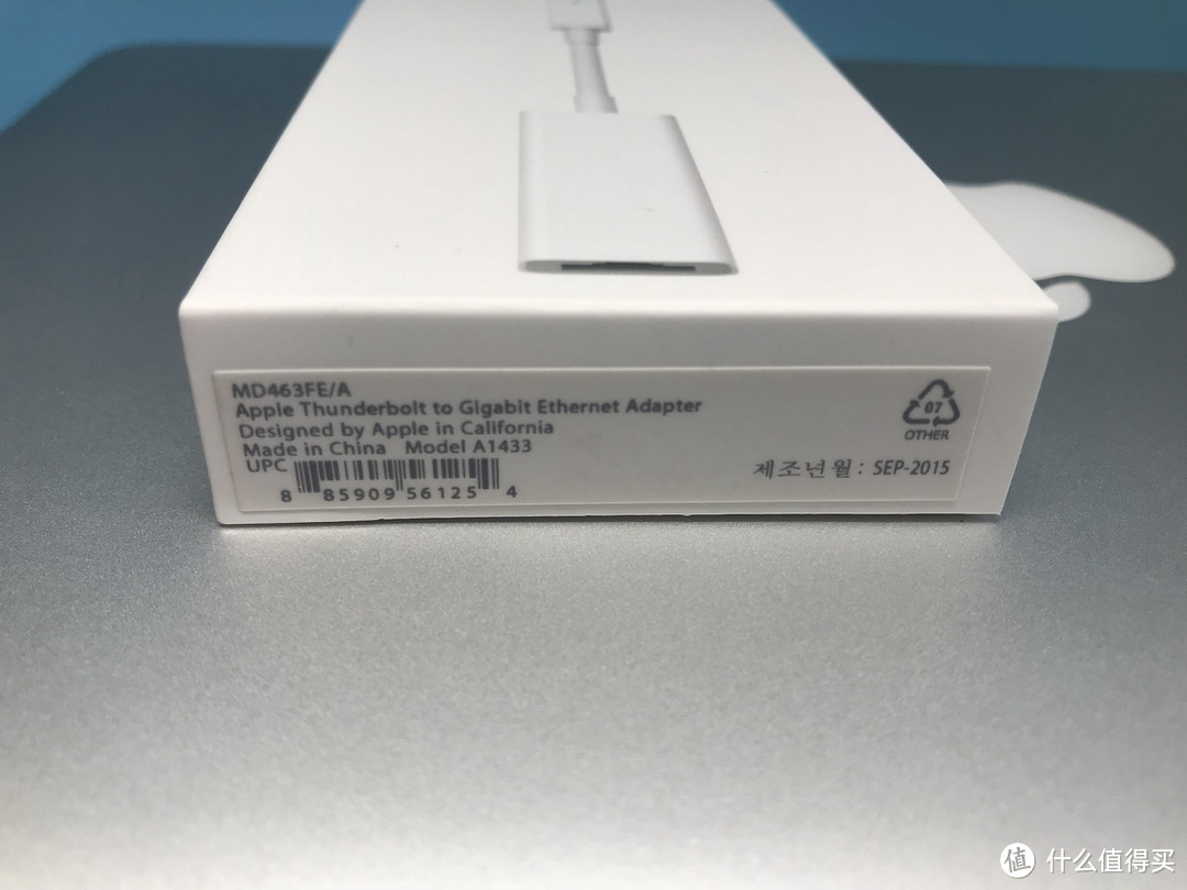 Macbook生产力的好搭配：Apple 雷雳 VGA & 千兆以太网转接器