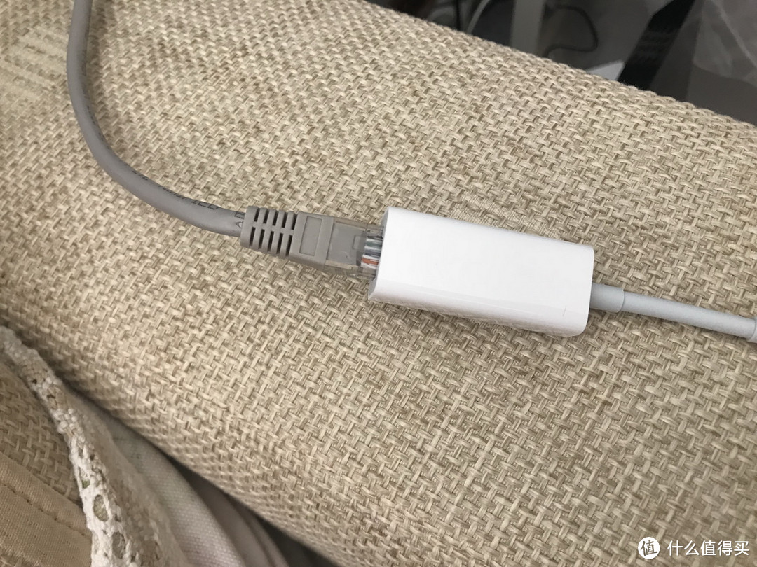 Macbook生产力的好搭配：Apple 雷雳 VGA & 千兆以太网转接器