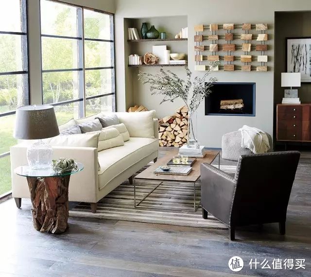 沙发、扶手椅、茶几包括墙面装饰都是方方方！