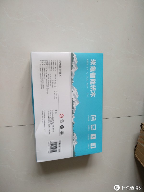 包装以蓝色为主色调，清新淡雅，还不错。
