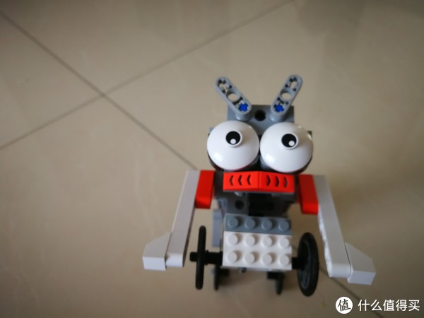 编程就是选择一些动作，实现前后的衔接，实际效果不佳，不知道是啥原因。难道是拼的不对？