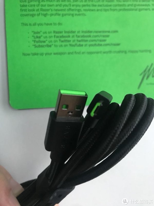 特写个雷蛇绿头usb线