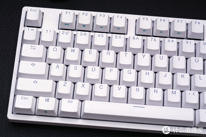 还是白色键盘更适合搭配个性键帽，杜伽K320典雅白机械键盘体验