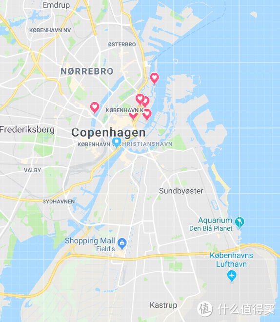 新港是哥本哈根最著名的景点，机场到新港有地铁直达，只需要20分钟左右，新港周边有教堂、宫殿、小美人鱼等适合打卡的景点，好的，就决定是这里了！