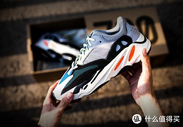 【首发】你和椰子只差这一步！YEEZY BOOST 700 经典开箱