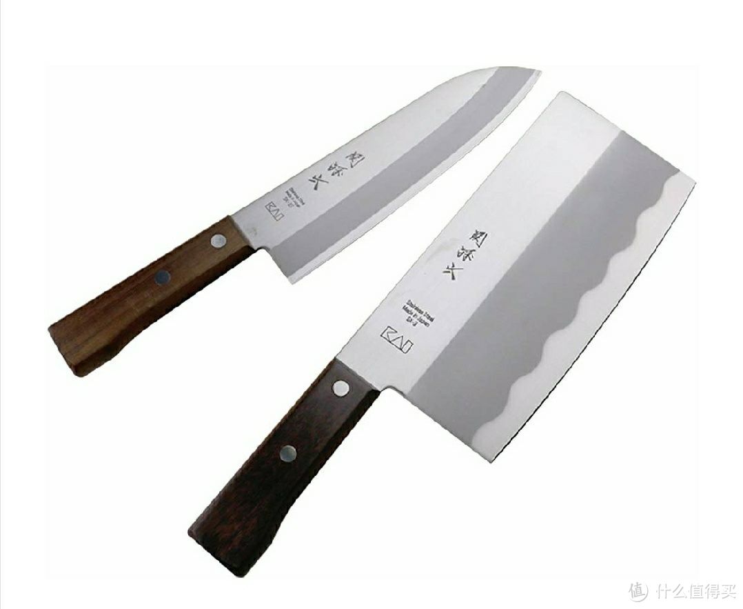 三德刀和中式菜刀的刀刃弧度可以比较一下