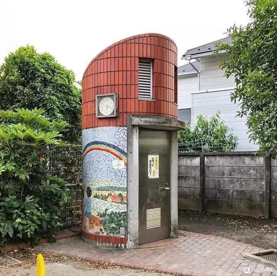 这个奇葩摄影师跑遍全国,只为拍下这些公共厕所,画风清奇....