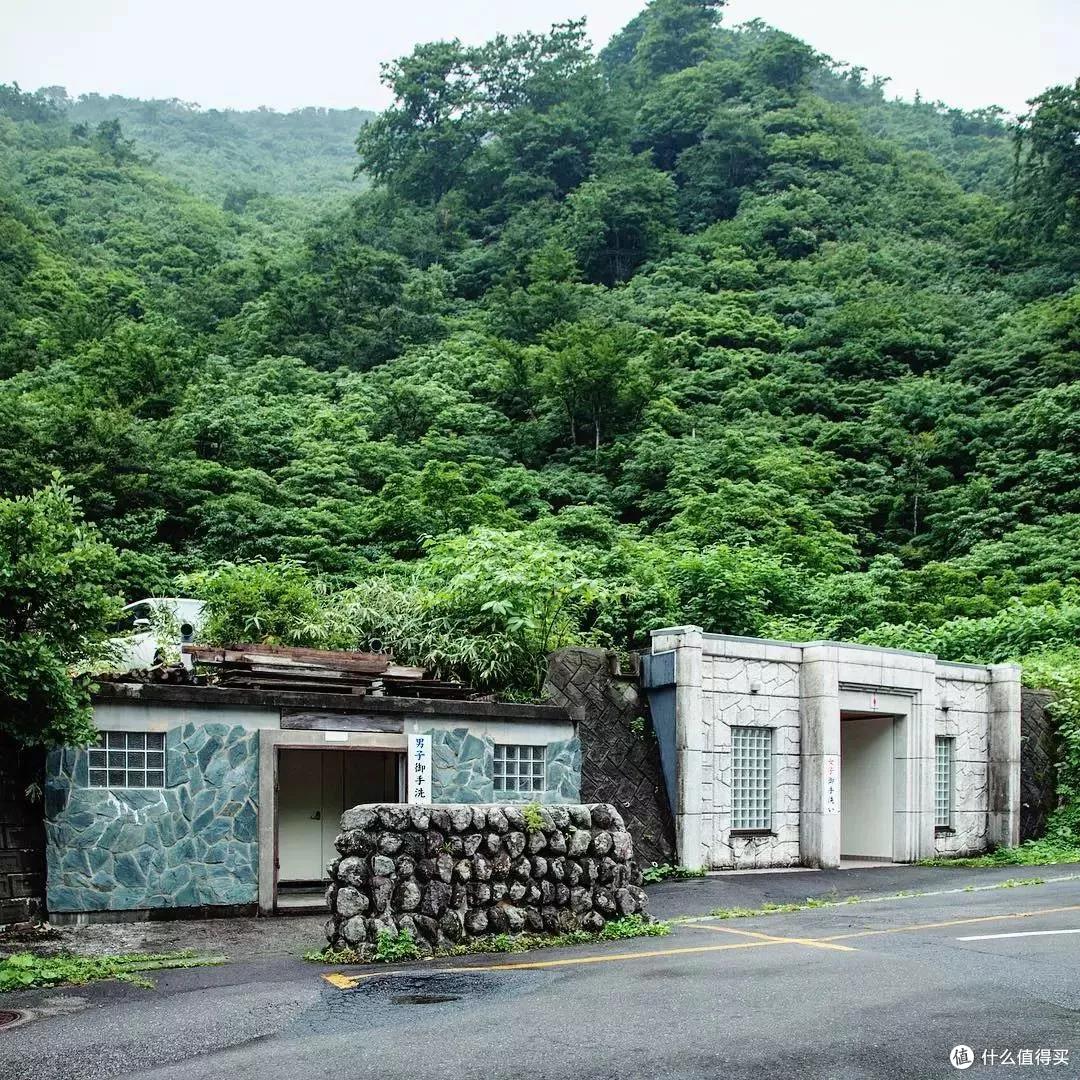 这个奇葩摄影师跑遍全国,只为拍下这些公共厕所,画风清奇....