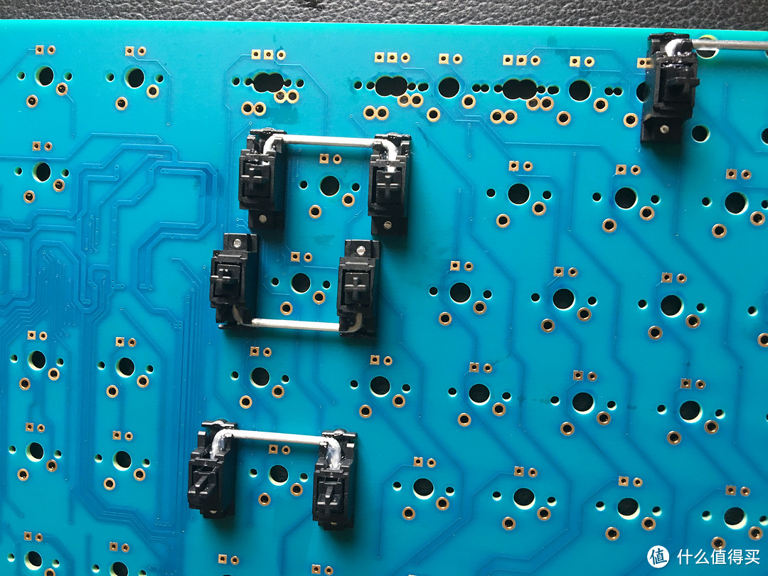 然后把卫星轴装上PCB测试手感