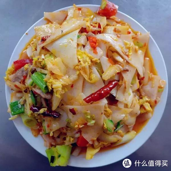 跟随大师寻味，聊聊老昆明小吃——米线和饵块