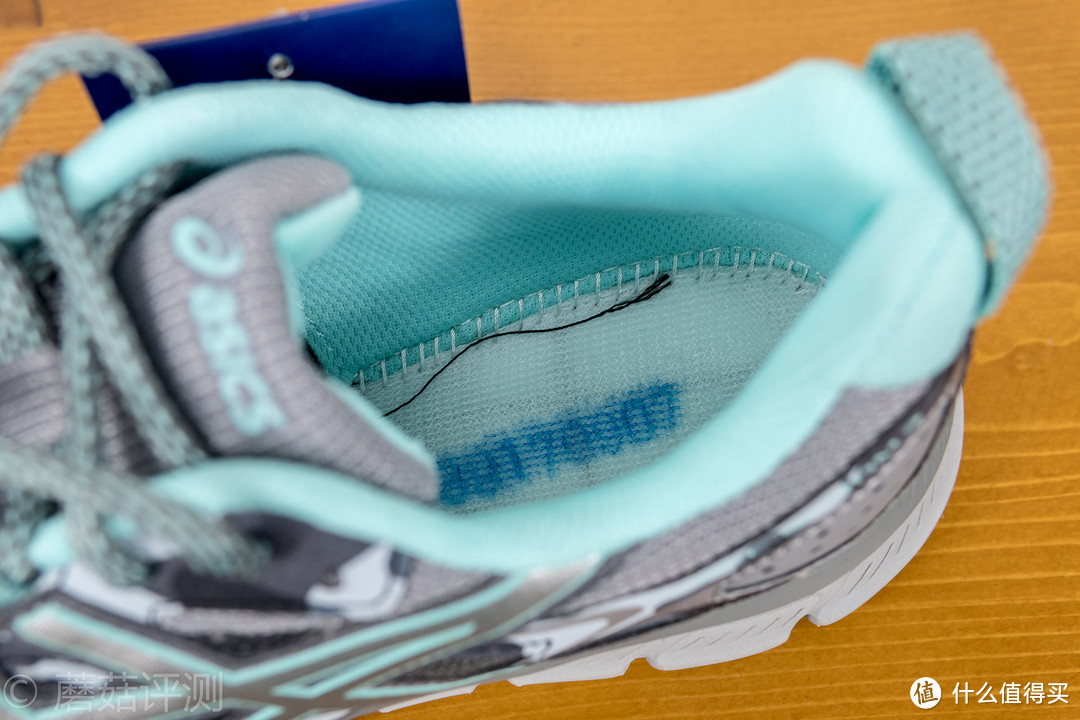 轻便舒适,价格不高,做工较粗犷—ASICS 亚瑟士 GEL-SCRAM 3 入门缓冲减震女式跑步鞋 开箱评测