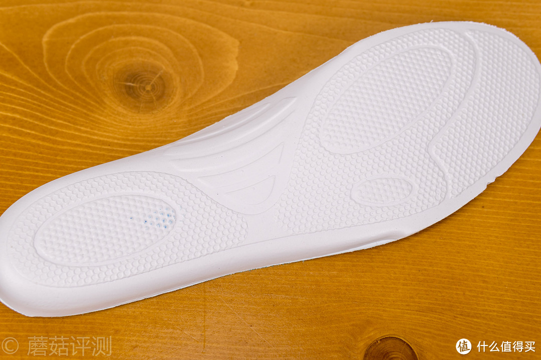 轻便舒适,价格不高,做工较粗犷—ASICS 亚瑟士 GEL-SCRAM 3 入门缓冲减震女式跑步鞋 开箱评测