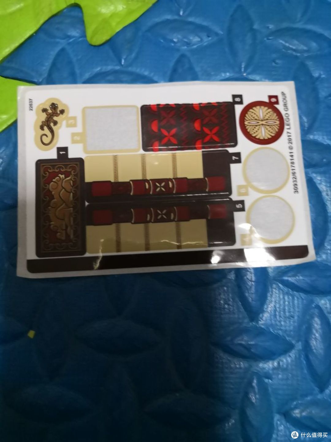 贴纸，孩子已经贴了三张😉