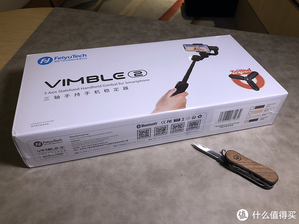 Vimble 2 三轴手持手机稳定器，包装配图突出可伸长手柄。