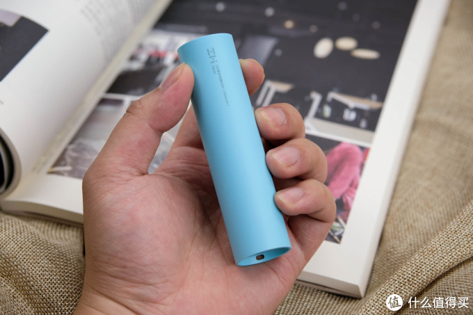 纤细如迷你棒,任性随放入包中:ZMI紫米 3000毫安 口红mini移动电源