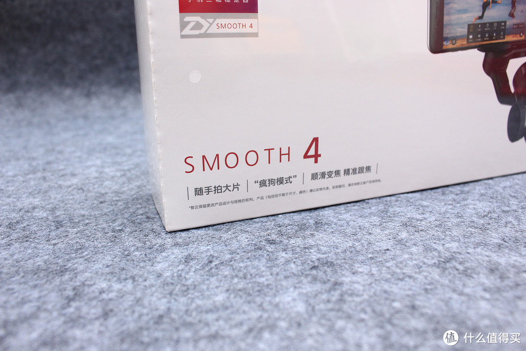 你和专业导演之间，还差一个稳定器——ZHIYUN SMOOTH 4稳定器媲美专业级设备