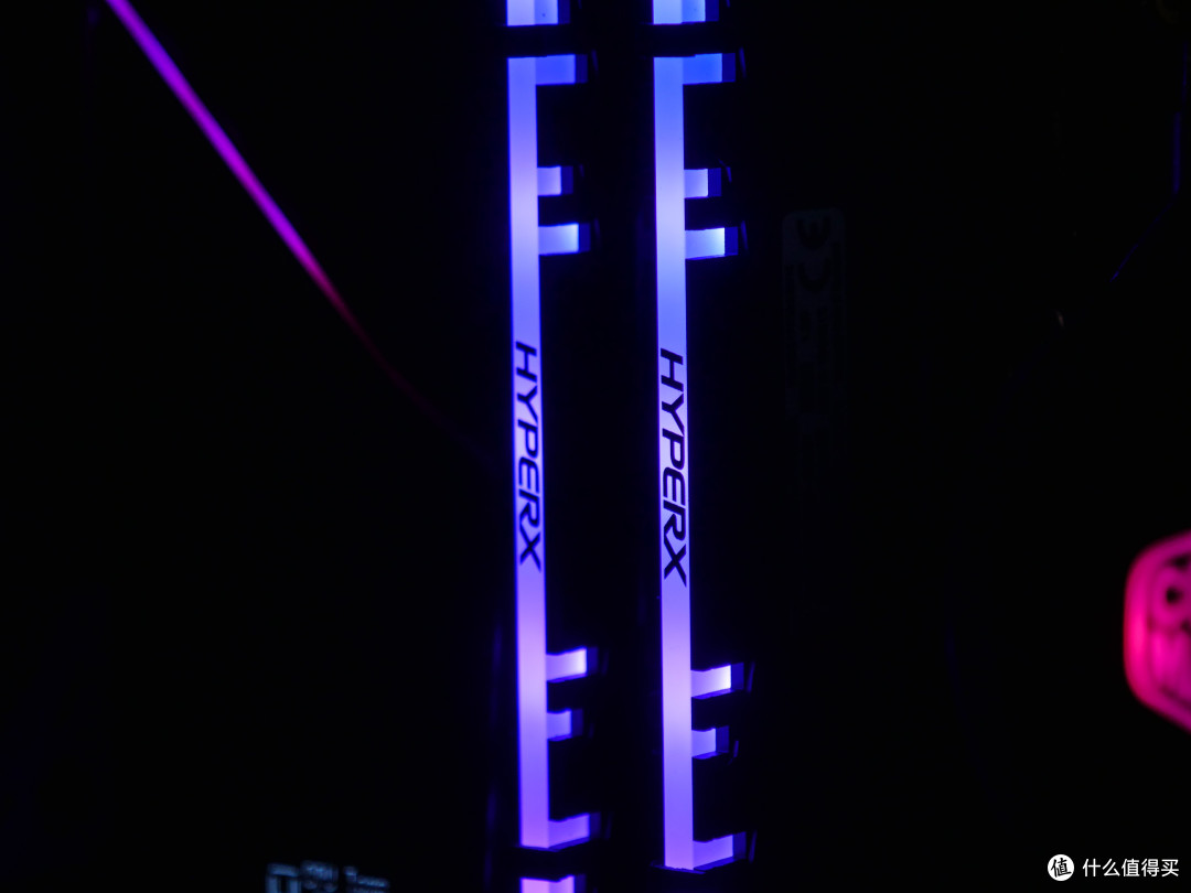 RGB+高频Bdie革故鼎新之作：金士顿Predator RGB 3600MHz 2x8G内存开箱