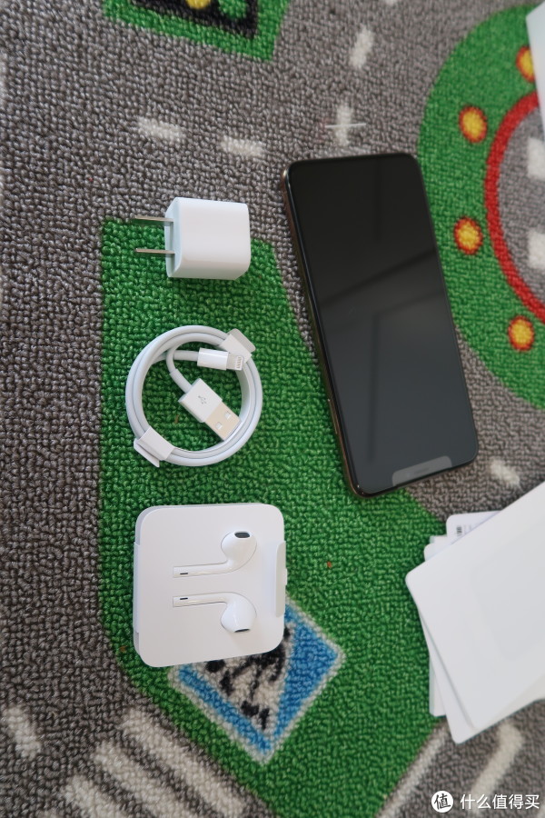 这次耳机后边没放转接器