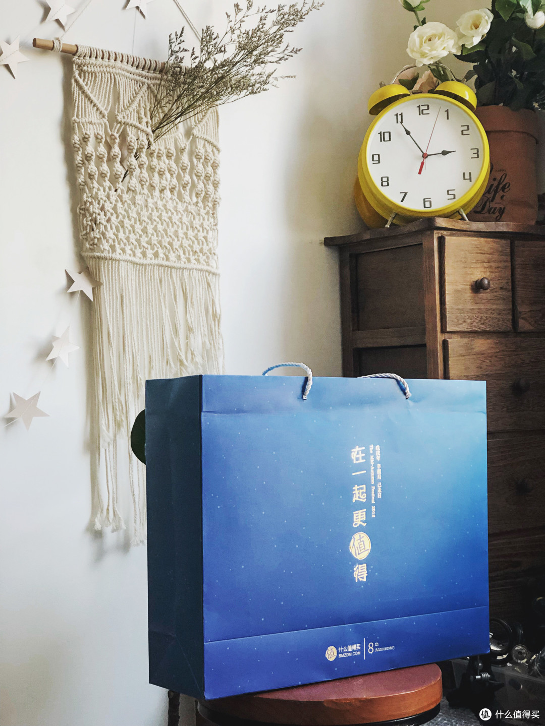 从快递员手中递过的意外惊喜:SMZDM 什么值得买 8周年月饼礼盒开箱