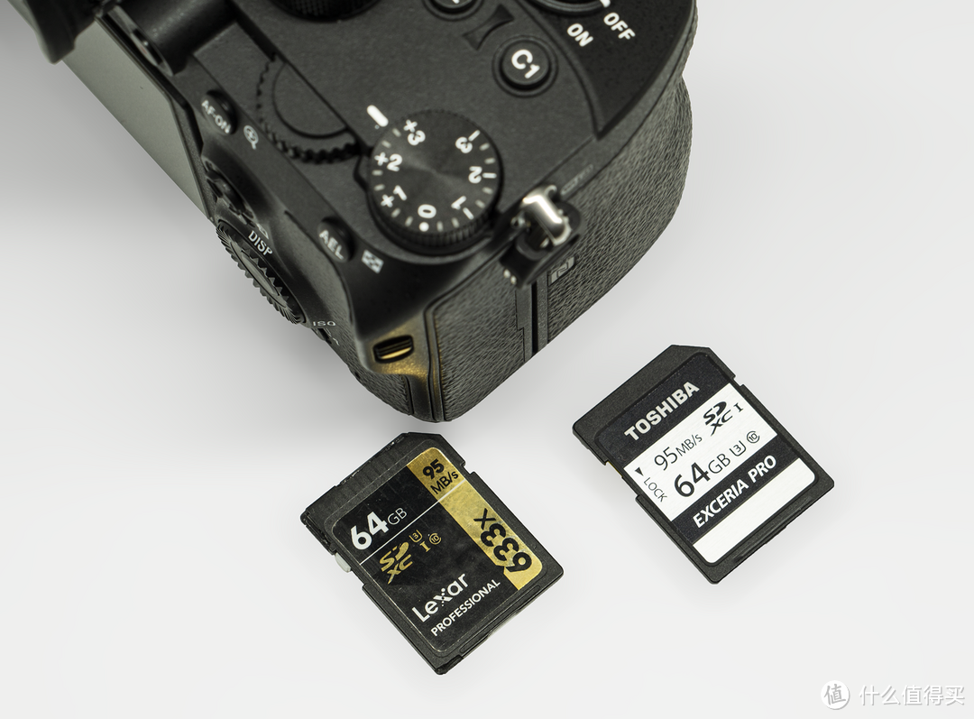 花同样的钱，容量提升两倍？为什么你的相机还在用SD卡？