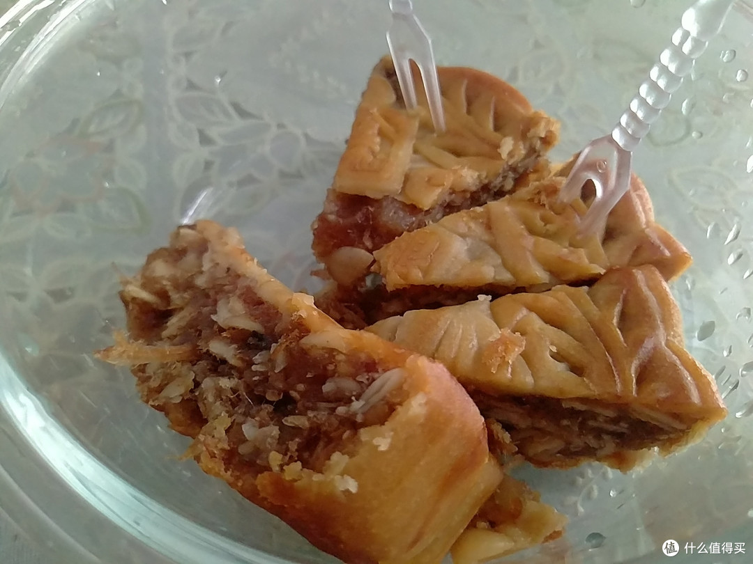北派广式月饼? 金九笑尝稻香陪赏月