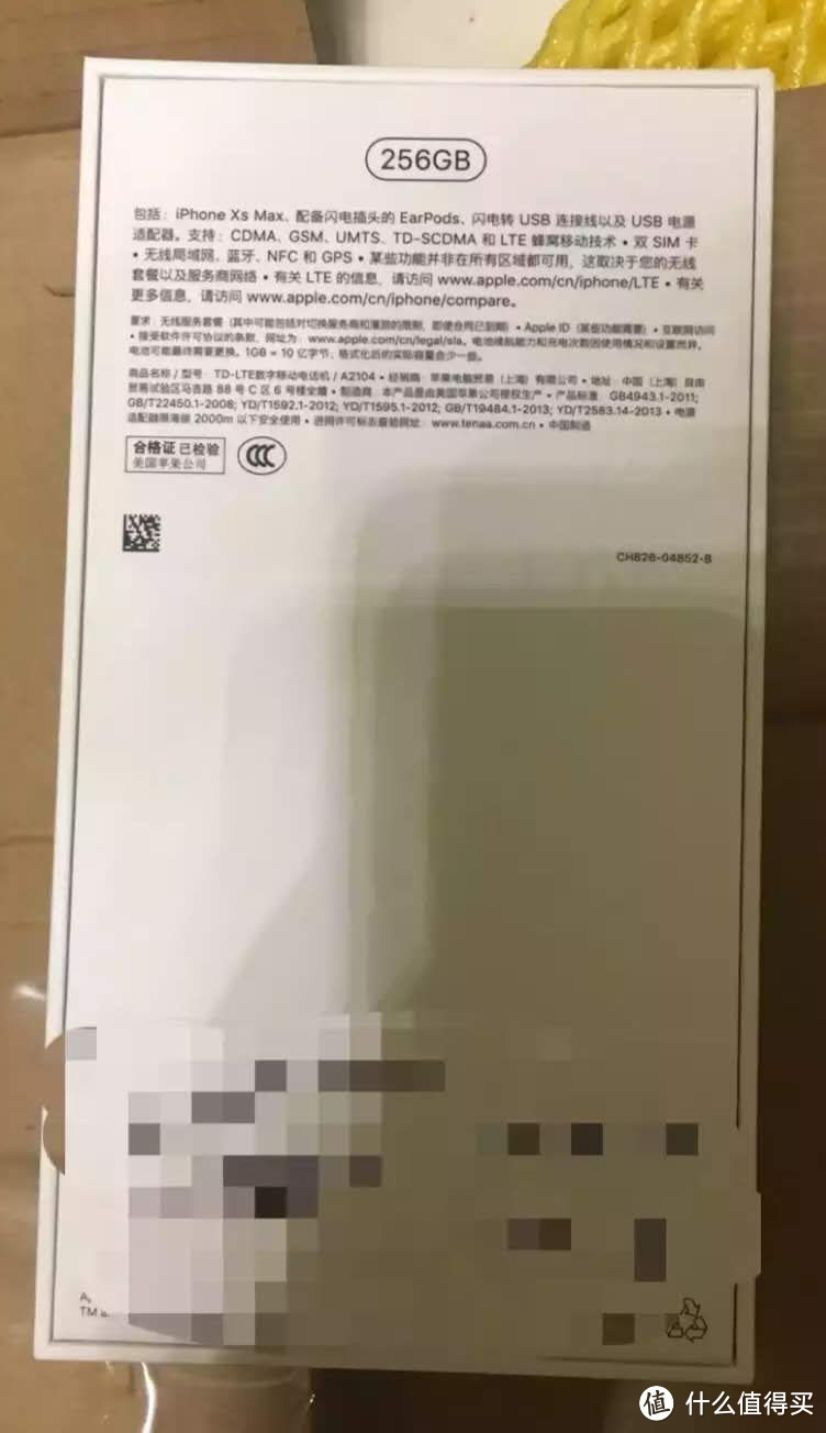 此次的新品最值得夸赞的就是这个壁纸了，巧妙的让人没有察觉到iPhone的刘海。