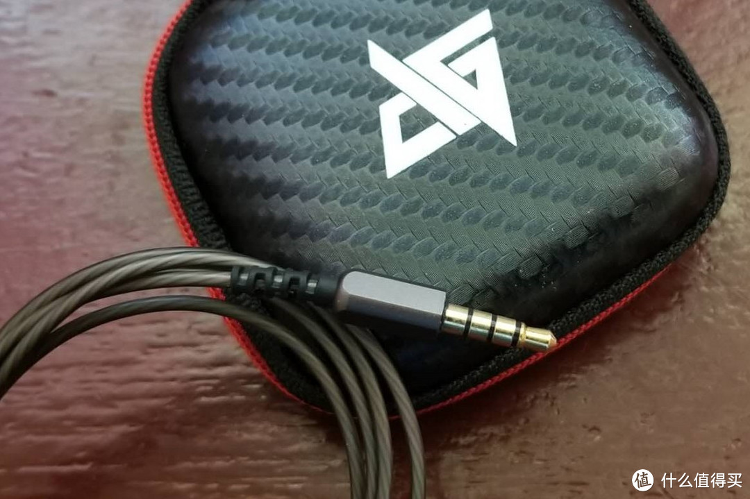 材质?音质?--简评AUGLAMOUR徕声 F200 入耳式动圈耳机