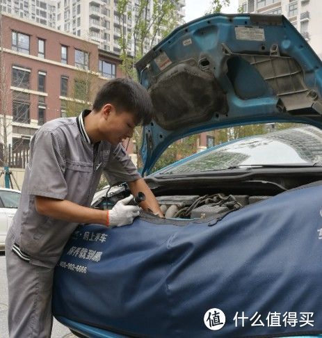 检查防冻液的冰点和刹车液的含水量，检查汽车电瓶的使用寿命