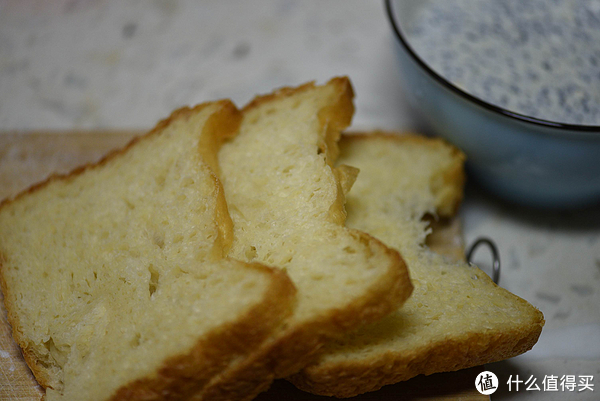 第二次根据大神指导做的面包，比第一次全自动已经松软多了，不过黄油放得有点多。