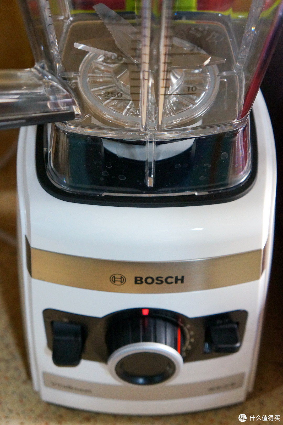 厨房里的限量版Porsche超跑：博世Vitaboost高速搅拌机评测