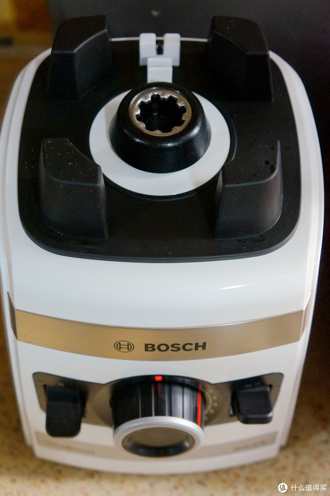 厨房里的限量版Porsche超跑：博世Vitaboost高速搅拌机评测