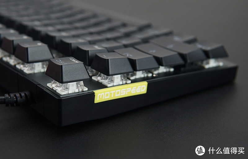 摩豹 MOTOSPEED K82 RGB背光机械键盘 拆解评测