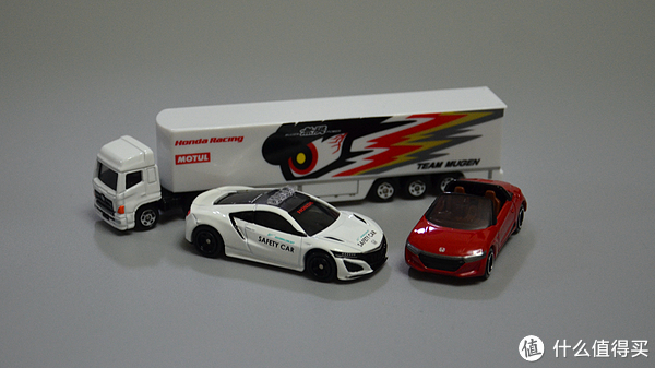 第一次买这种组合款,三辆车摆拍很有情景感,两台本田都是与同编号同款而不同涂装的特别版