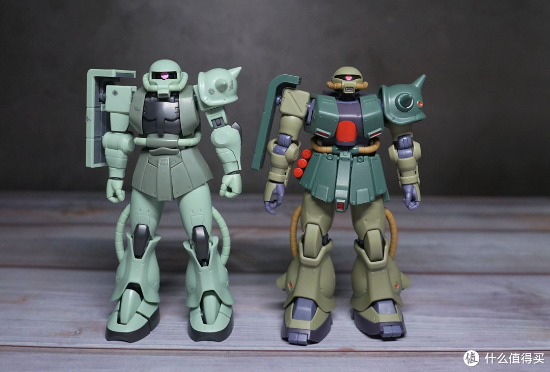  量产型ZAKU II和ZAKU IIFZ的对比 不同之处一目了然 