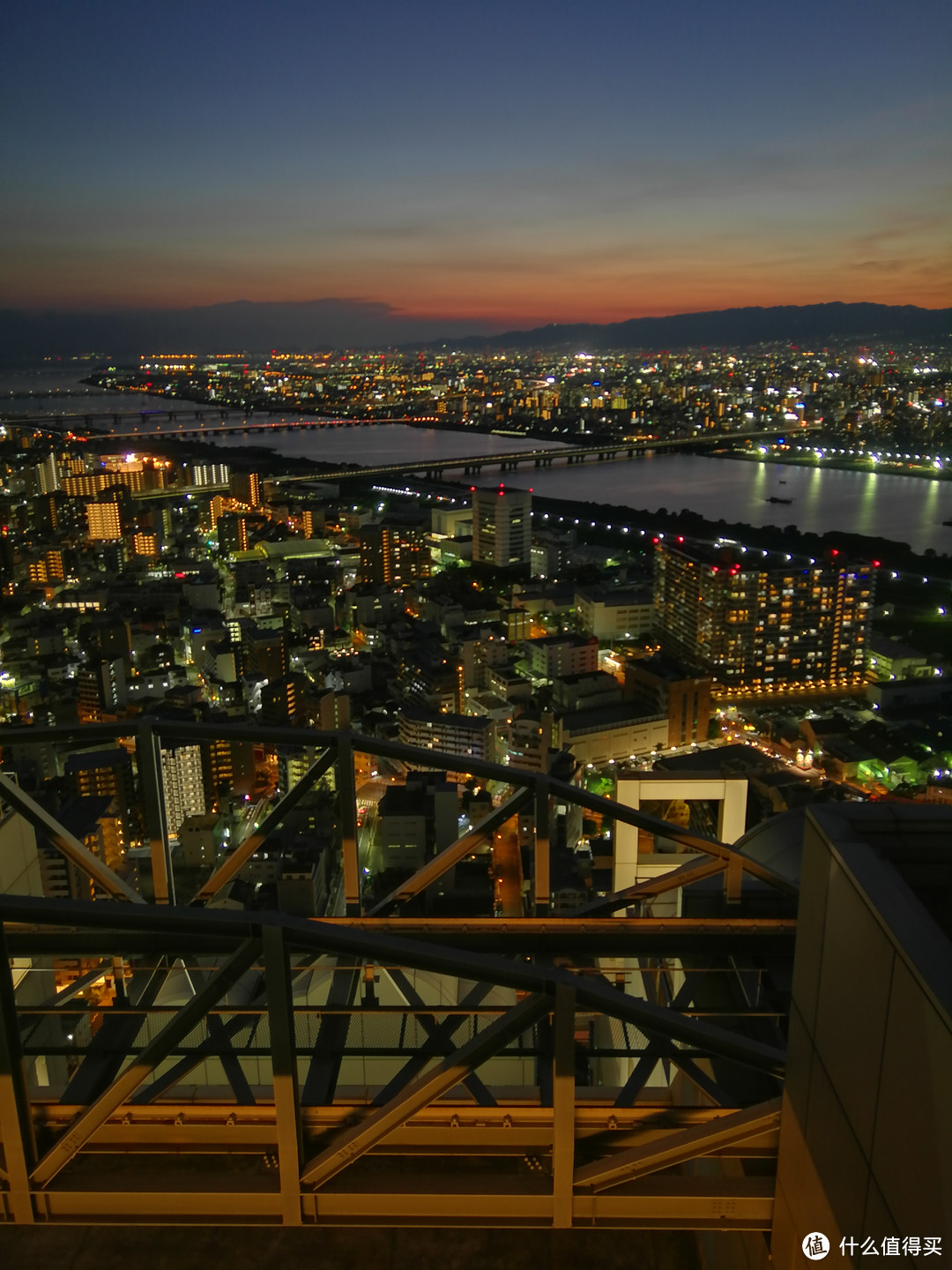 非常幸运赶在日落之前登上空中庭院，一赏大阪的夕阳之境