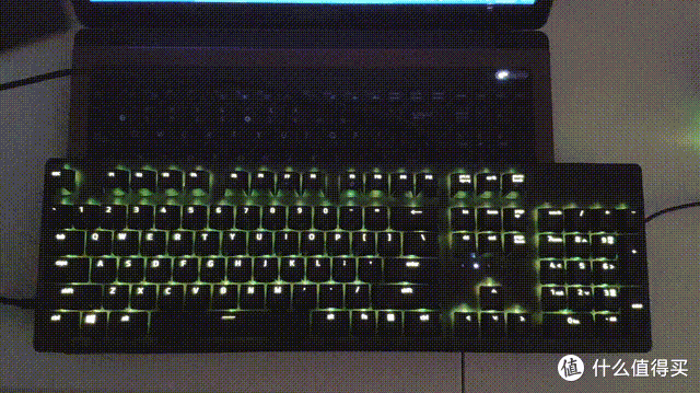 雷蛇键盘只能玩儿游戏?不存在的-雷蛇RAZER 猎魂光蛛游戏光学机械键盘评测
